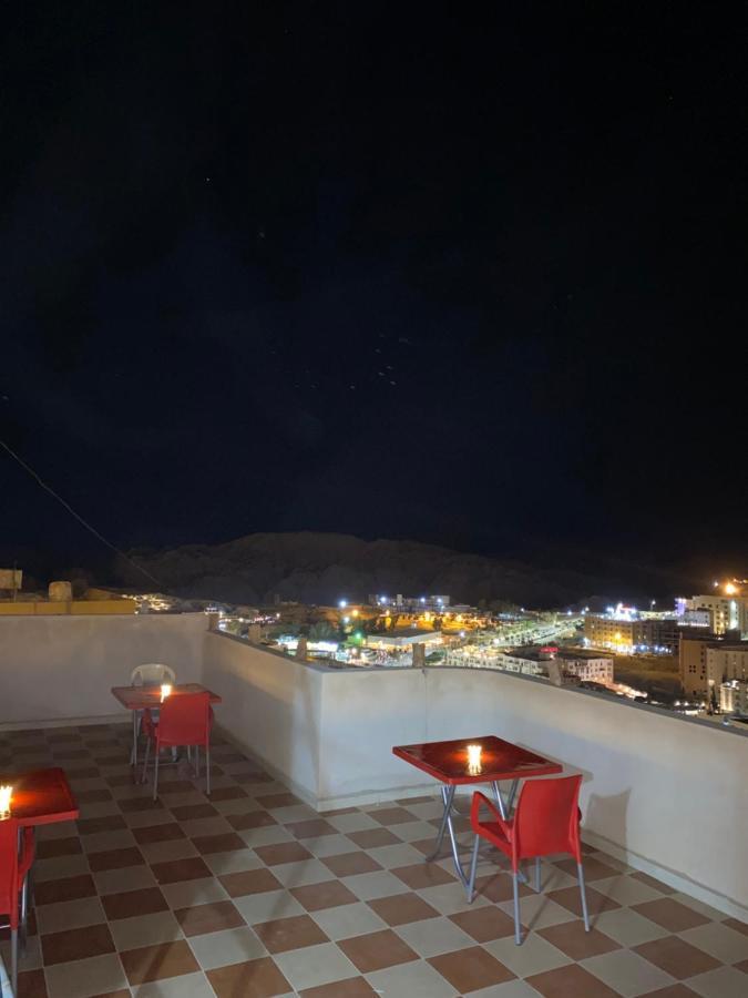 Hustle'S Look Bed & Breakfast Wadi Musa Exterior photo